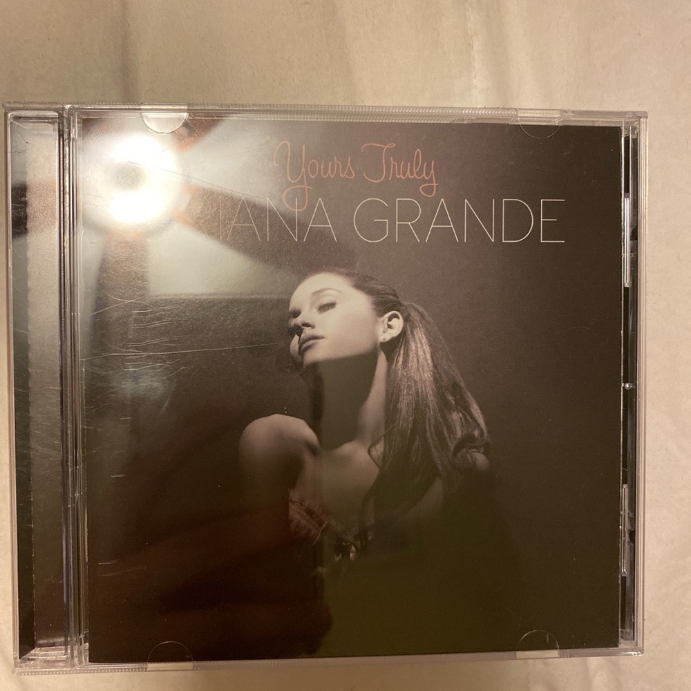 Ariana Grande Yours Truly cd